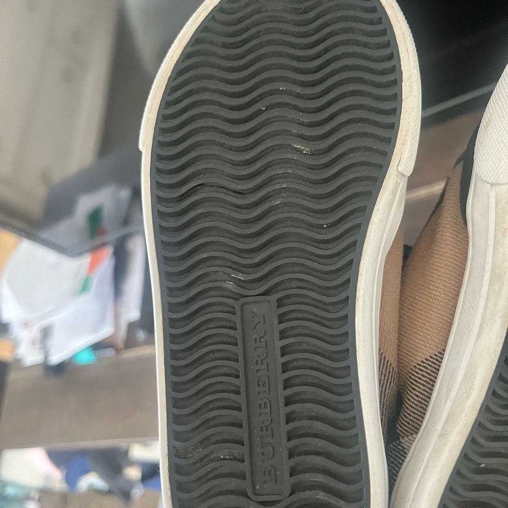 Burberry Kids Black and Beige Sneakers - Picture 4 of 6
